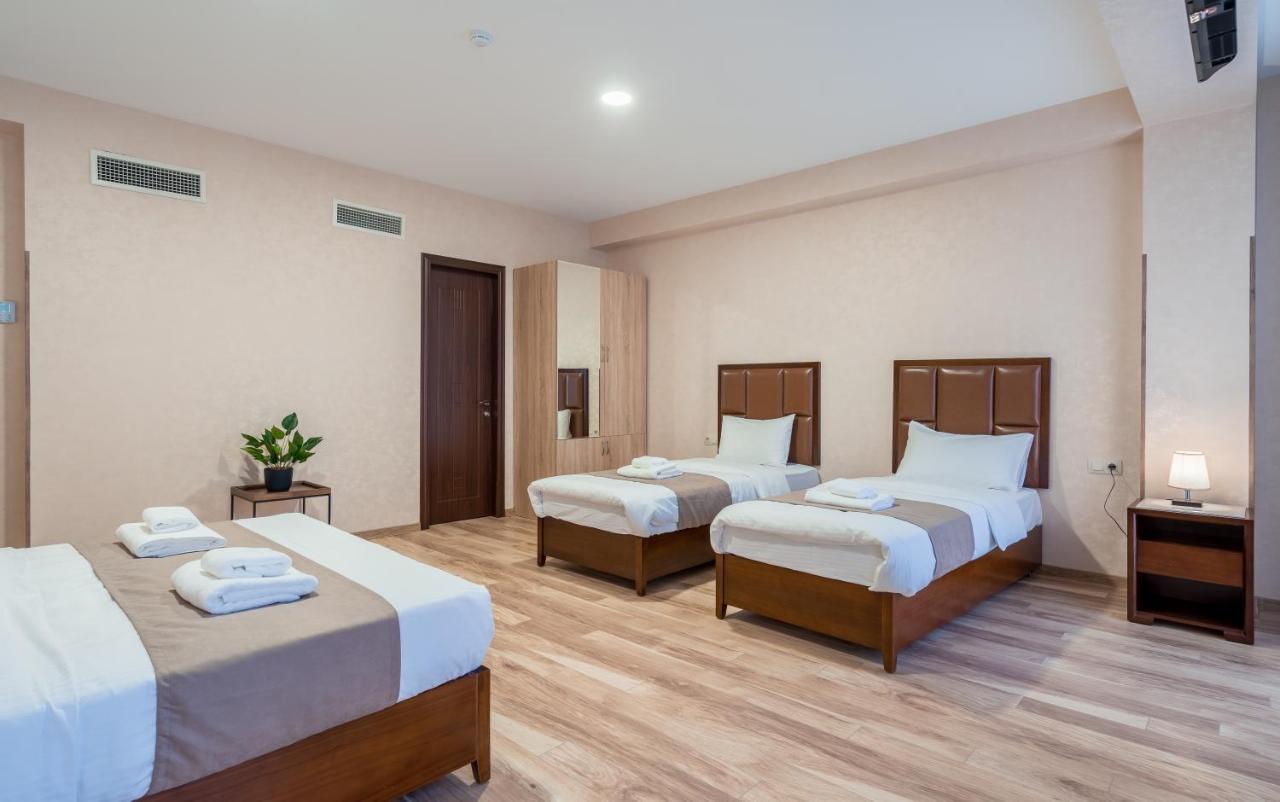 Aura Hotel Tbilisi Exterior photo