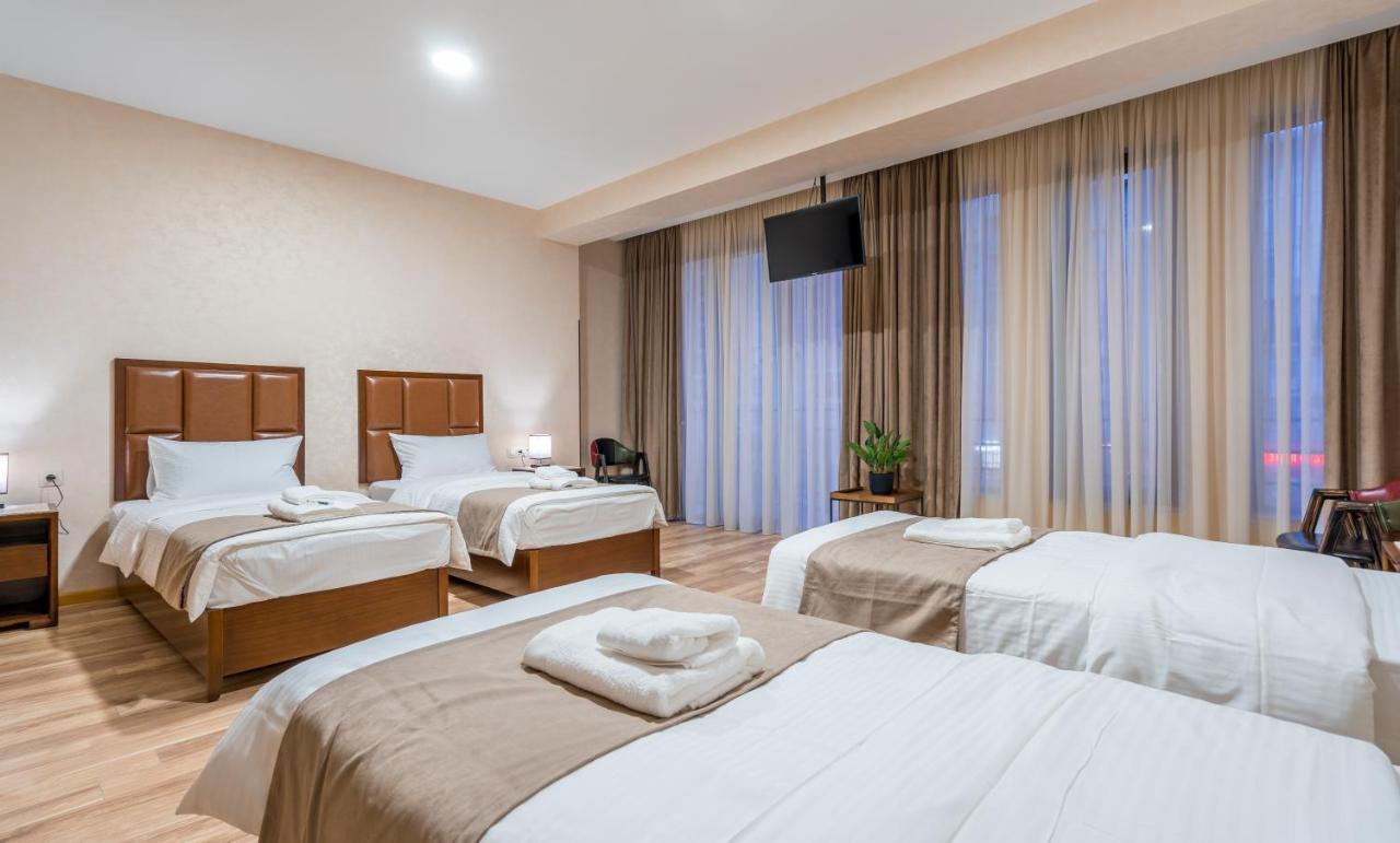 Aura Hotel Tbilisi Exterior photo